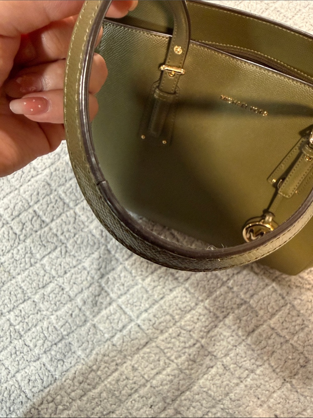✨ PRICE DROP ✨ Michael Kors Medium Voyager Leather Tote - olive green - Picture 11 of 15